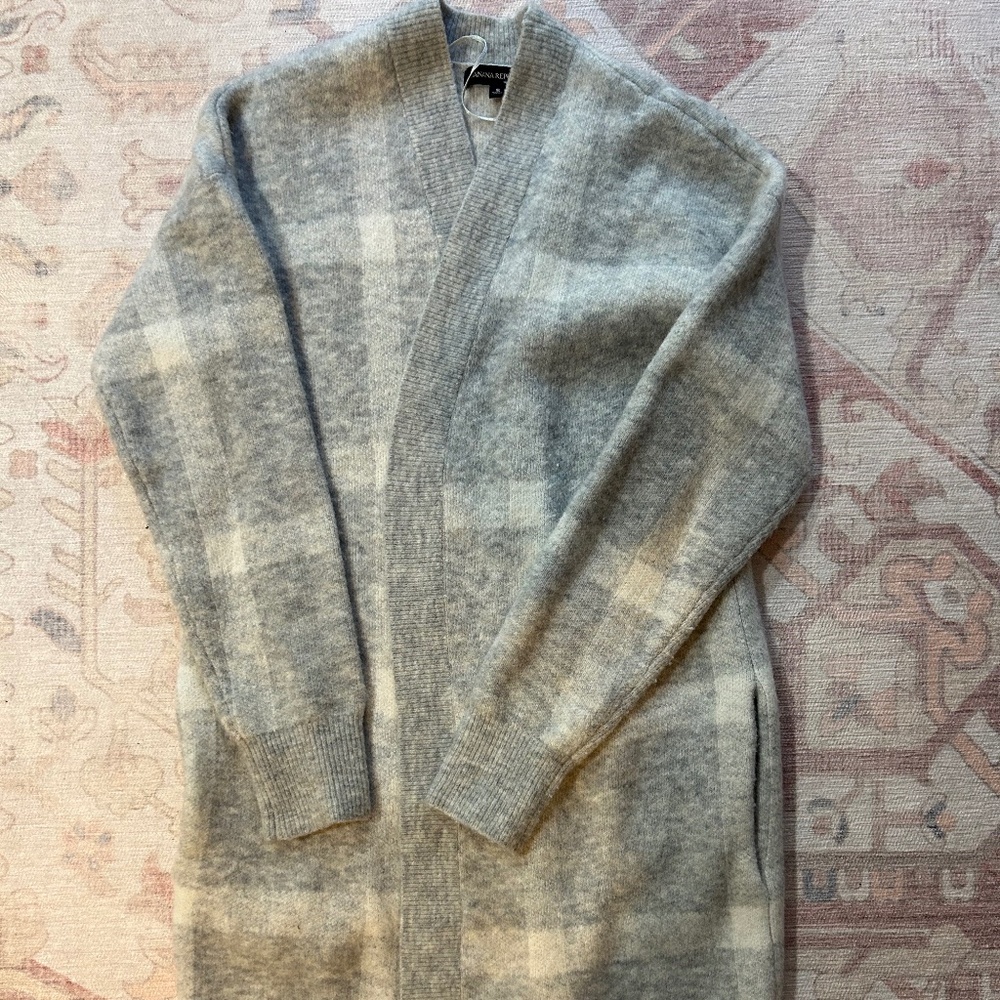 Banana Republic Women’s Grey Windowpane Wool Cardigan with Flat Pockets Small